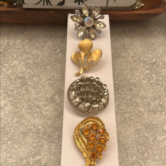 JJ Jewelry - (3) Vintage brooches+ring